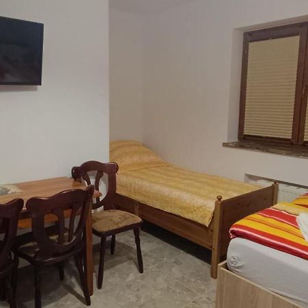 Apartamenty Z Ogrodem Nr 1 Studio Mrągowo Esterno foto